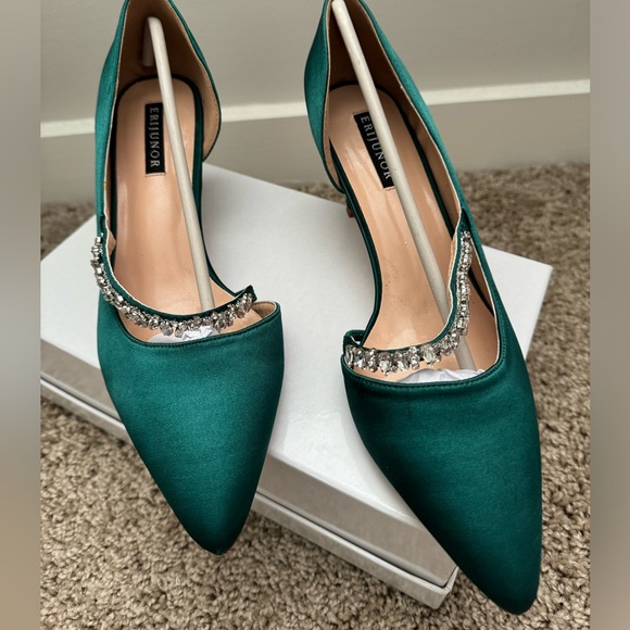 Shoes - Green Heels with dazzle